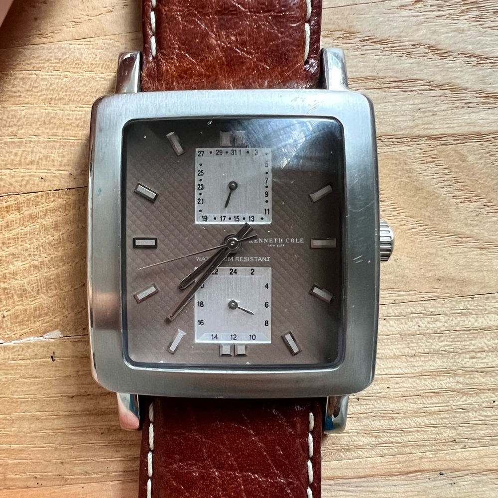 Kenneth Cole New York Mens leather dress watch NEW BATTERY